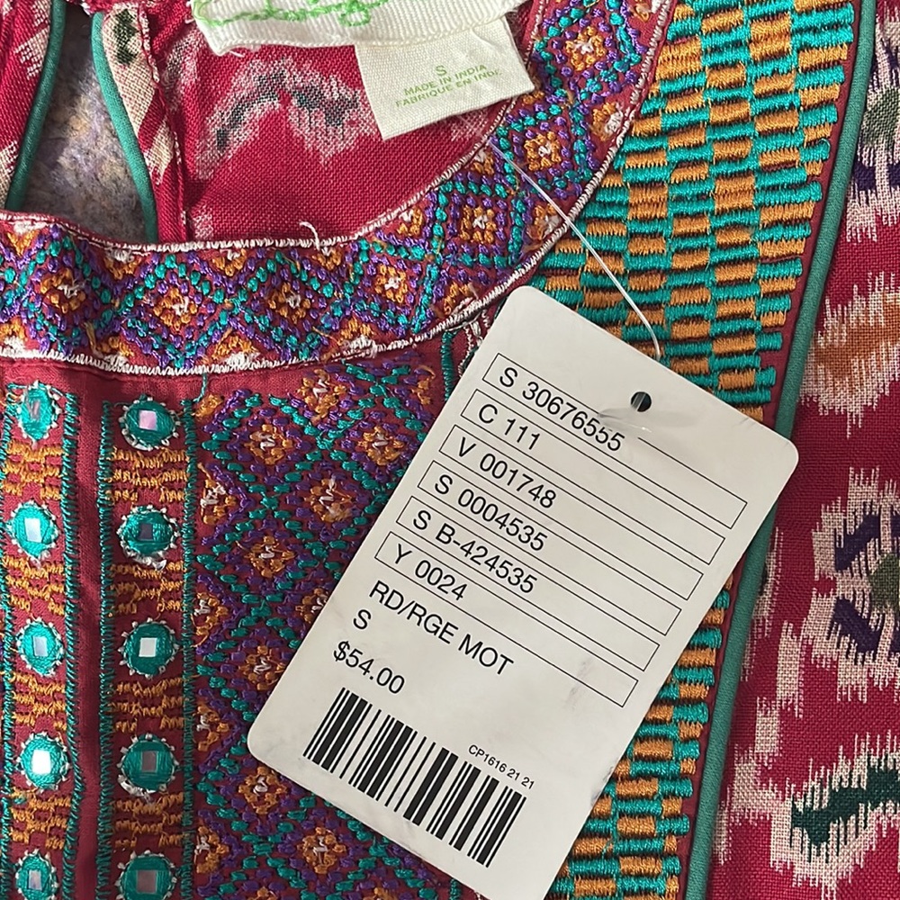 NWT Embroidered Front Sleeveless Crop Top - Picture 7 of 8